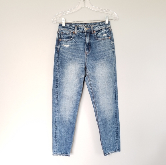 American Eagle High Rise Distressed Mom Jeans Sz 00 Short - Picture 1 of 5